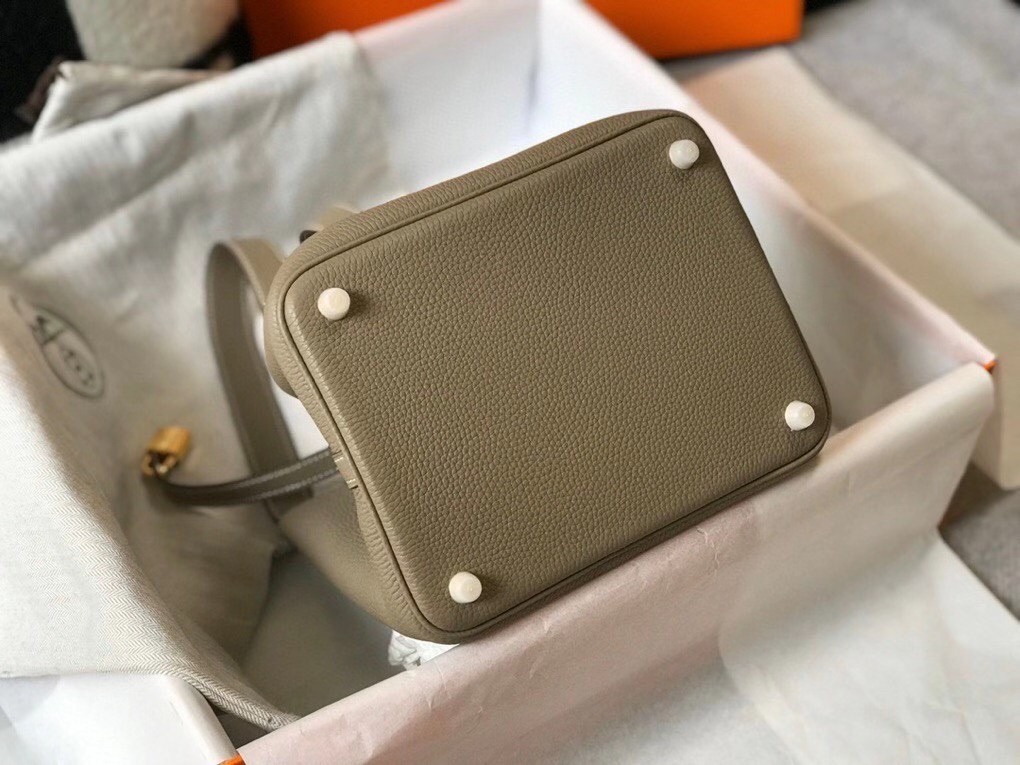 H**mes picotin lock 22 bag in tourterelle clemence leather