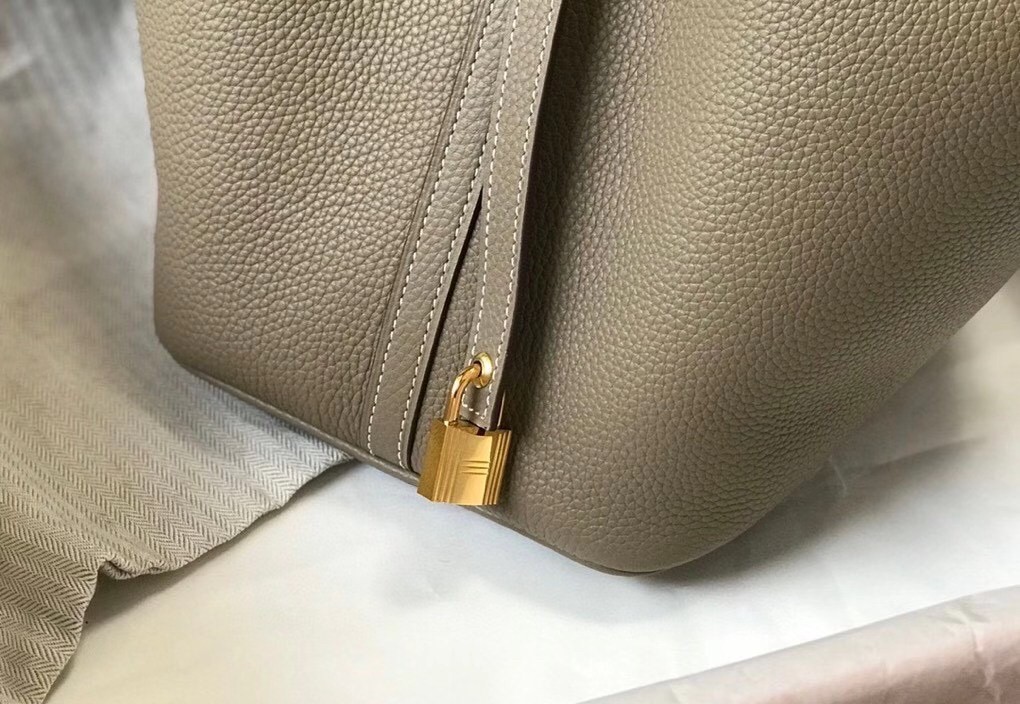 H**mes picotin lock 22 bag in tourterelle clemence leather