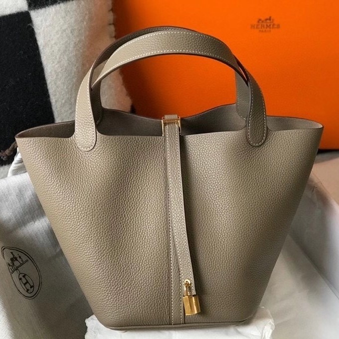 H**mes picotin lock 22 bag in tourterelle clemence leather