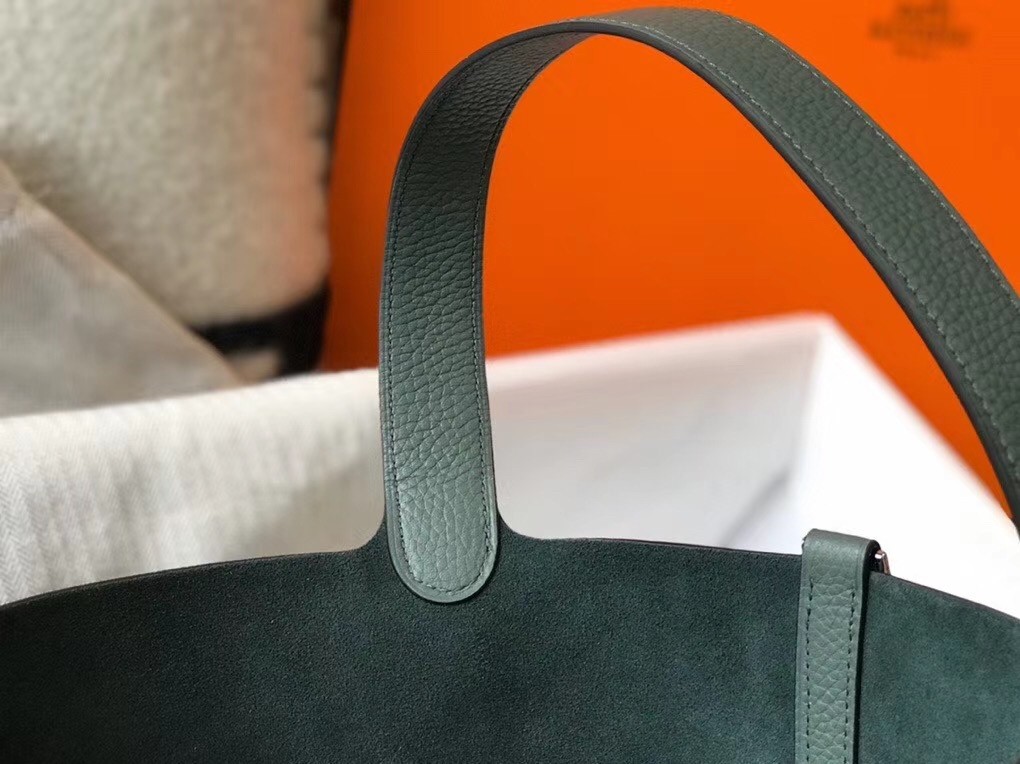 H**mes picotin lock 22 bag in vert amande clemence leather