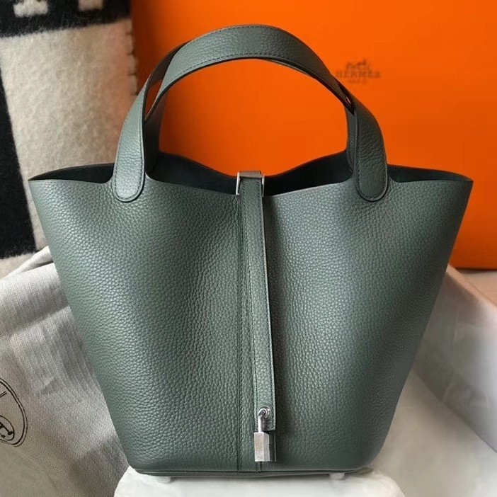 H**mes picotin lock 22 bag in vert amande clemence leather