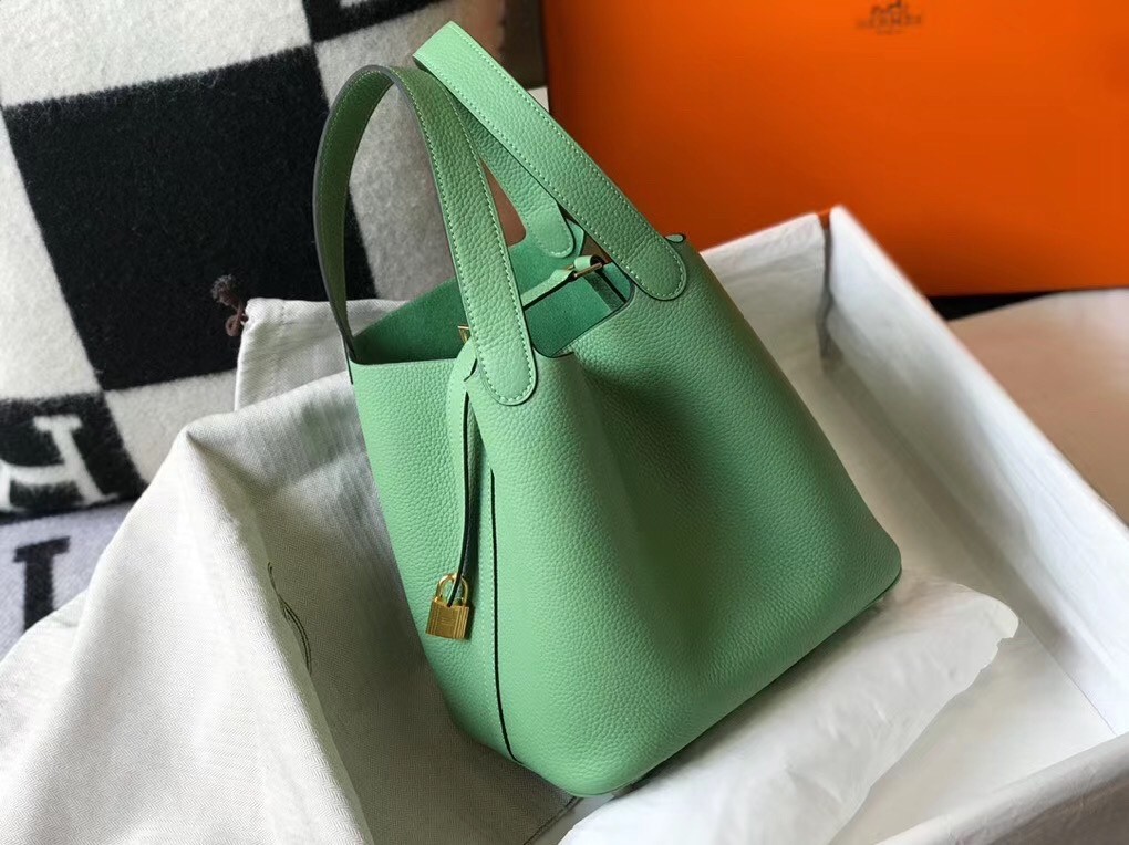 H**mes picotin lock 22 bag in vert criquet clemence leather