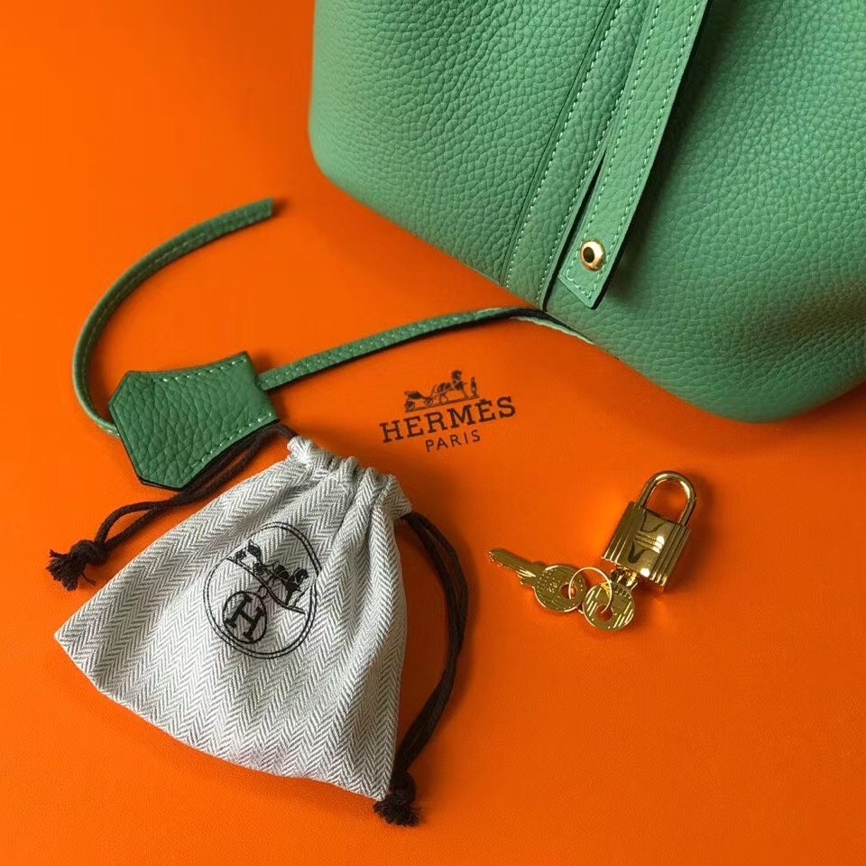 H**mes picotin lock 22 bag in vert criquet clemence leather
