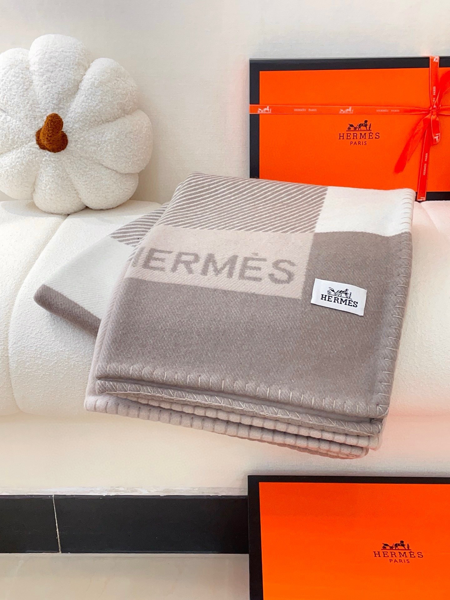 H**mes h riviera blanket in beige wool and cashmere