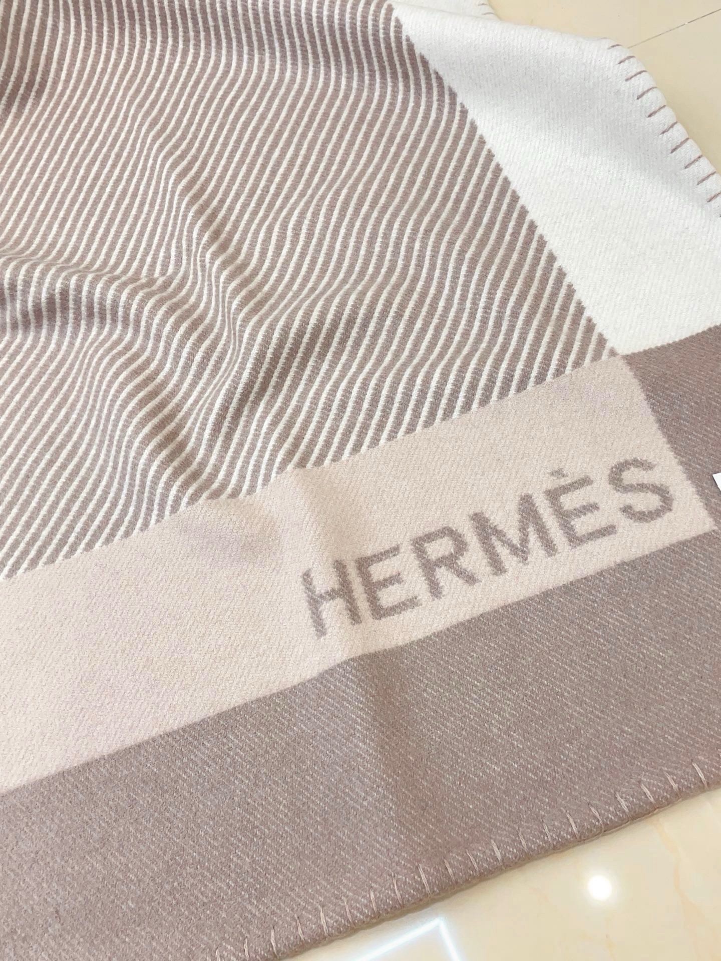 H**mes h riviera blanket in beige wool and cashmere