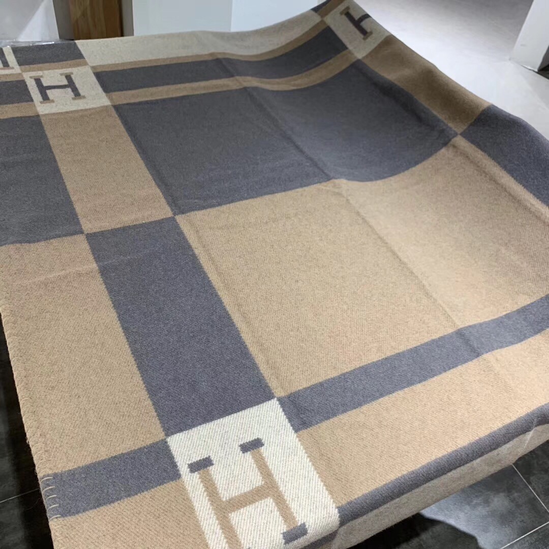H**mes nature avalon bayadere throw blanket