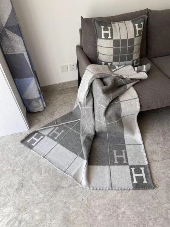 H**mes grey avalon iii throw blanket