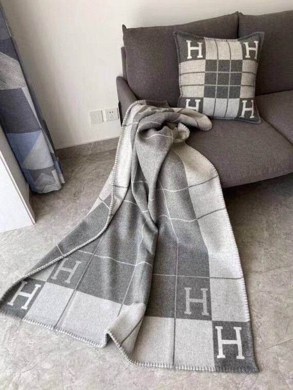 H**mes grey avalon iii throw blanket