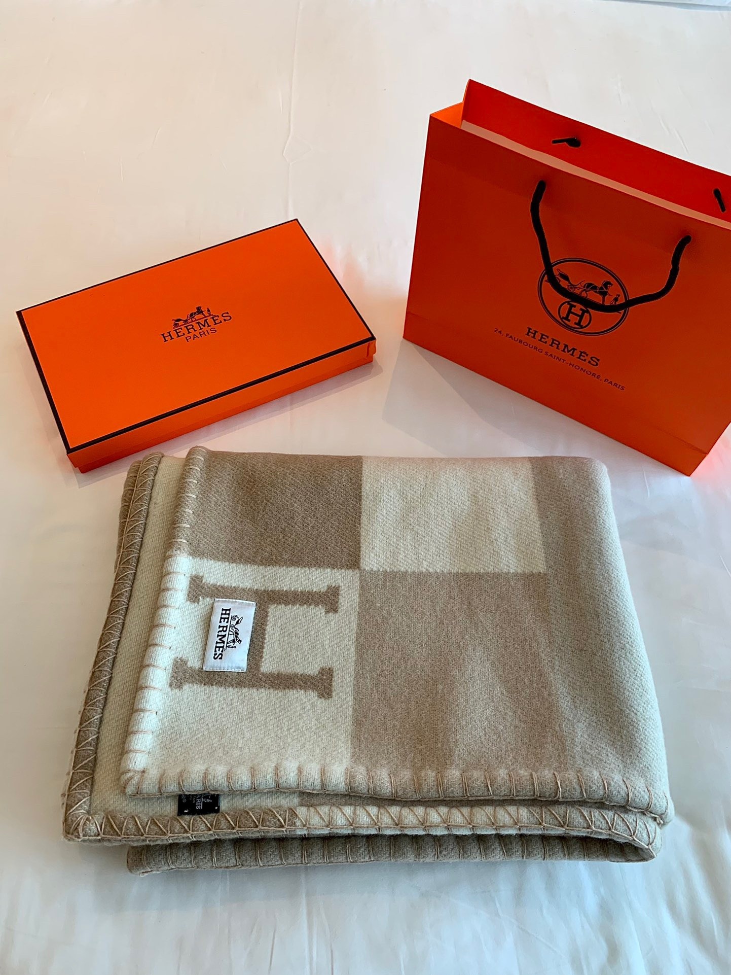 H**mes h drapeau blanket in naturel and grege cashmere