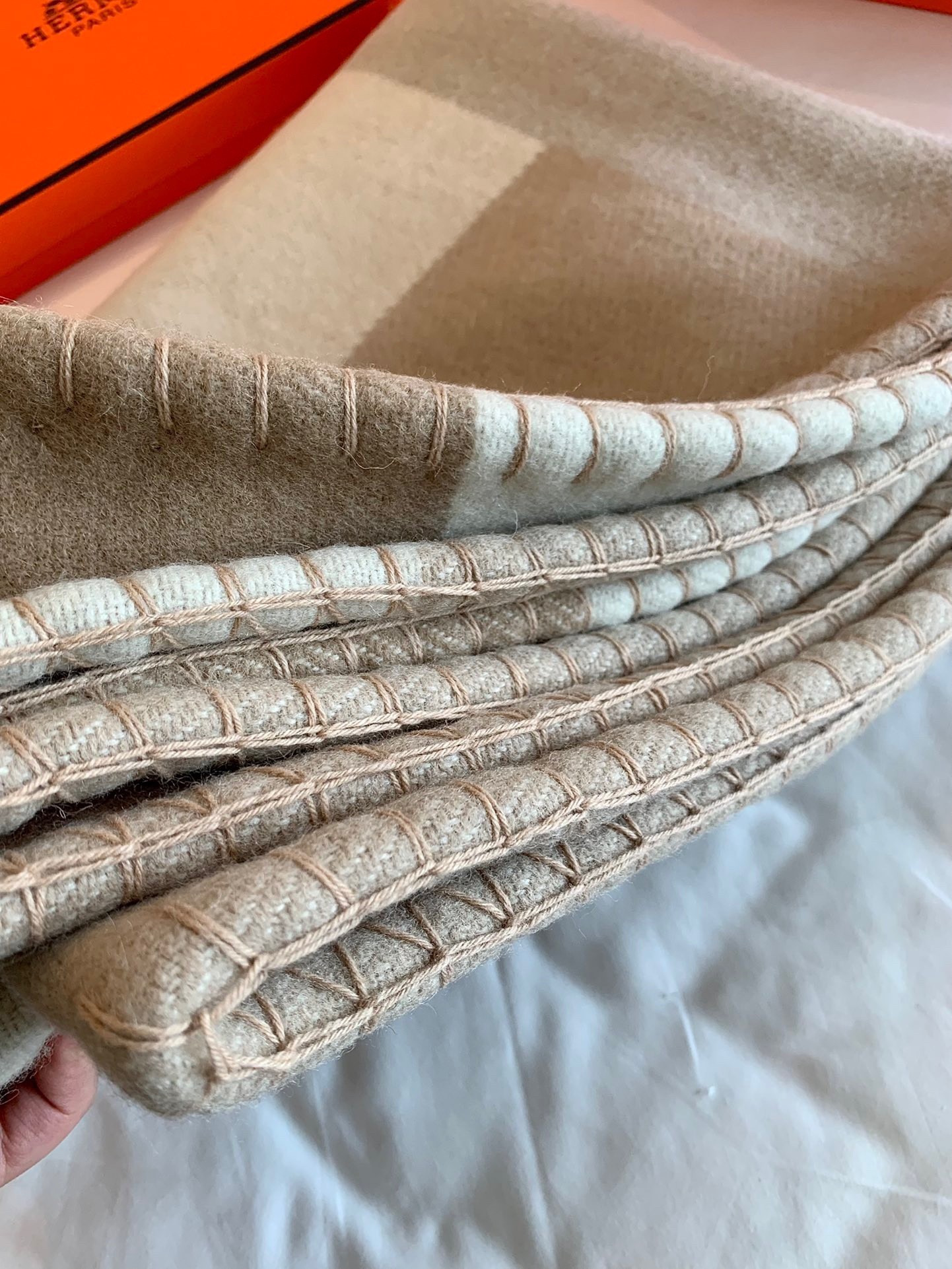 H**mes h drapeau blanket in naturel and grege cashmere