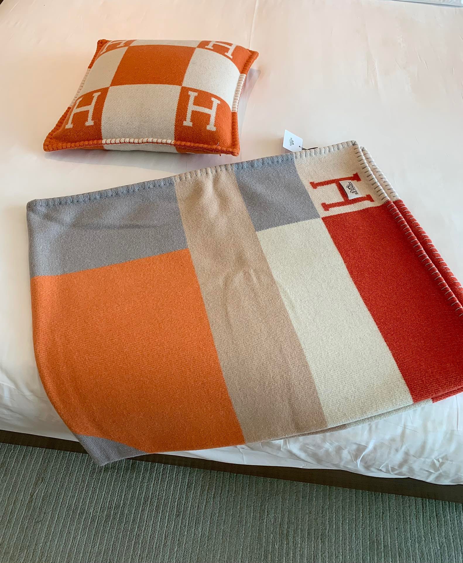 H**mes h drapeau blanket in terracotta and grey cashmere