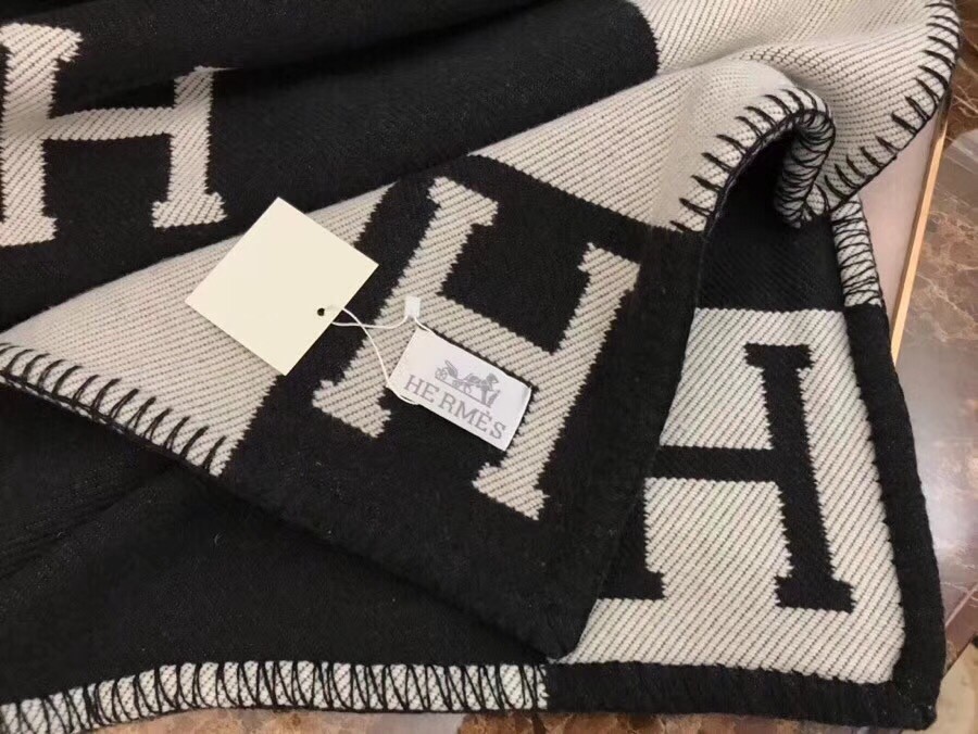 H**mes avalon blanket in black wool and cashmere