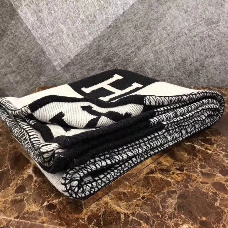 H**mes avalon blanket in black wool and cashmere