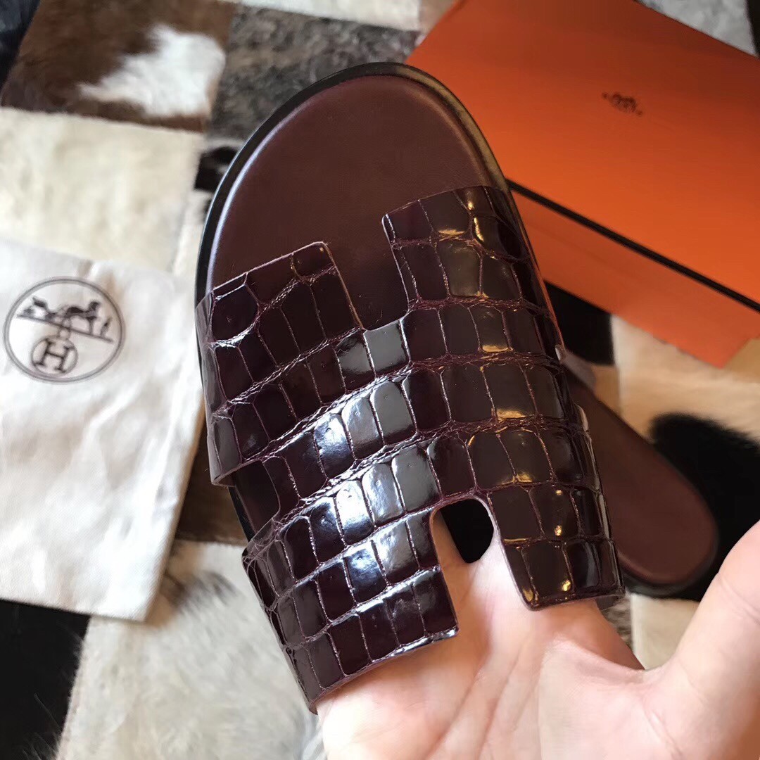 H**mes izmir sandals in bordeaux shiny niloticus crocodile