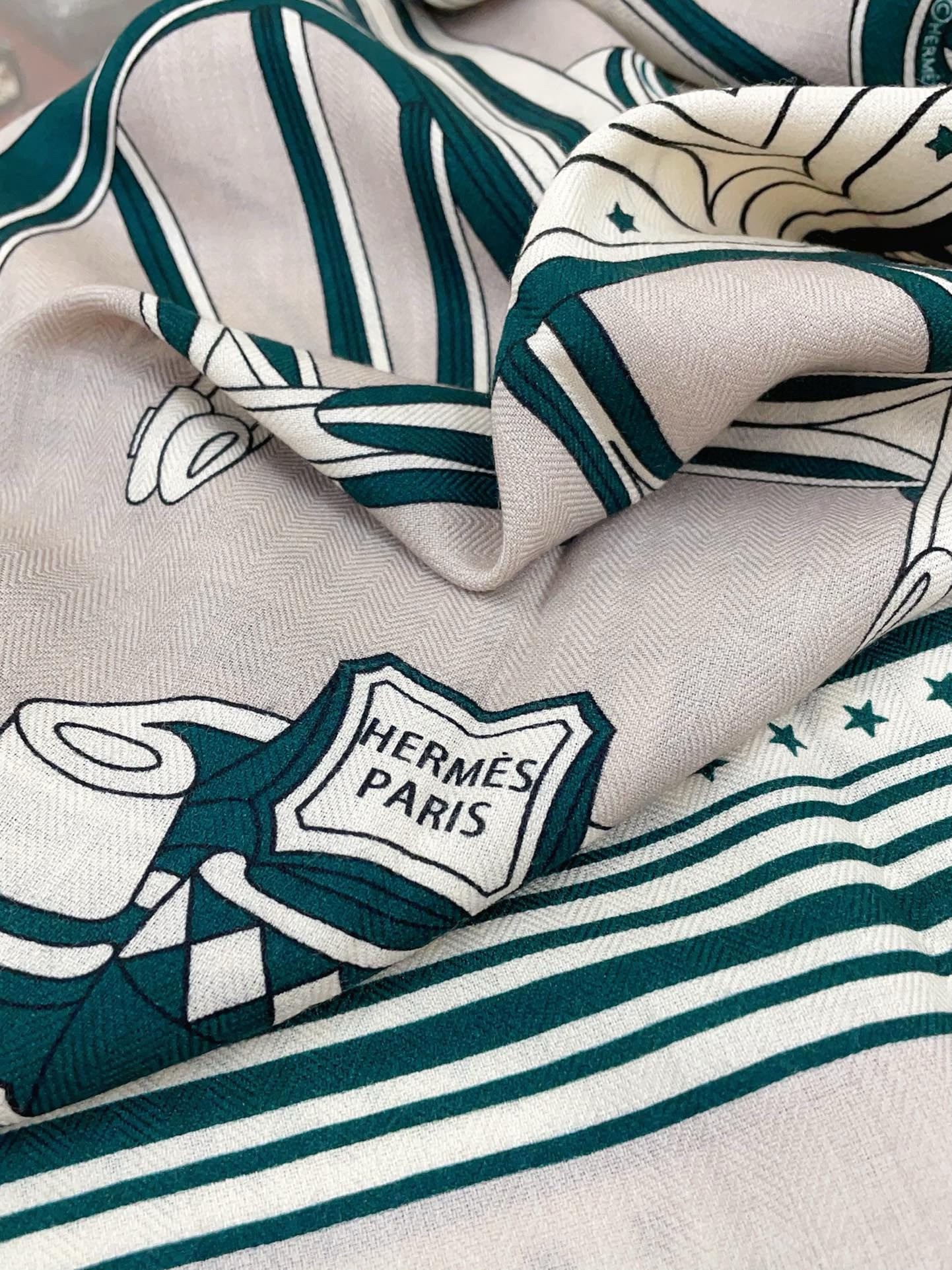 H**mes tourterelle les roues de phaeton bandana shawl 140