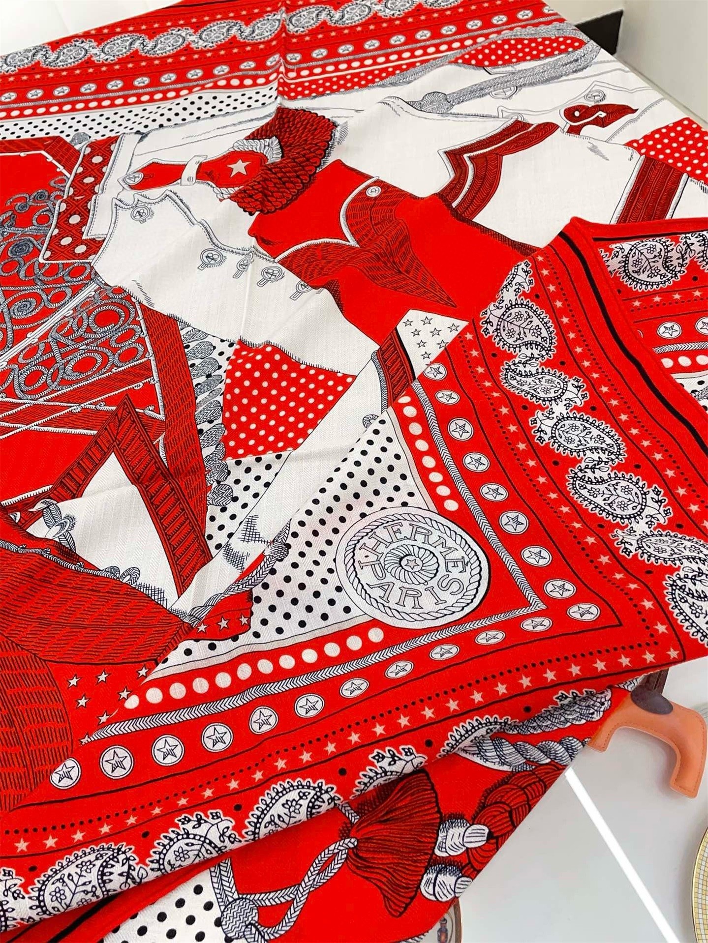 H**mes red zouaves et dragons bandana shawl 140