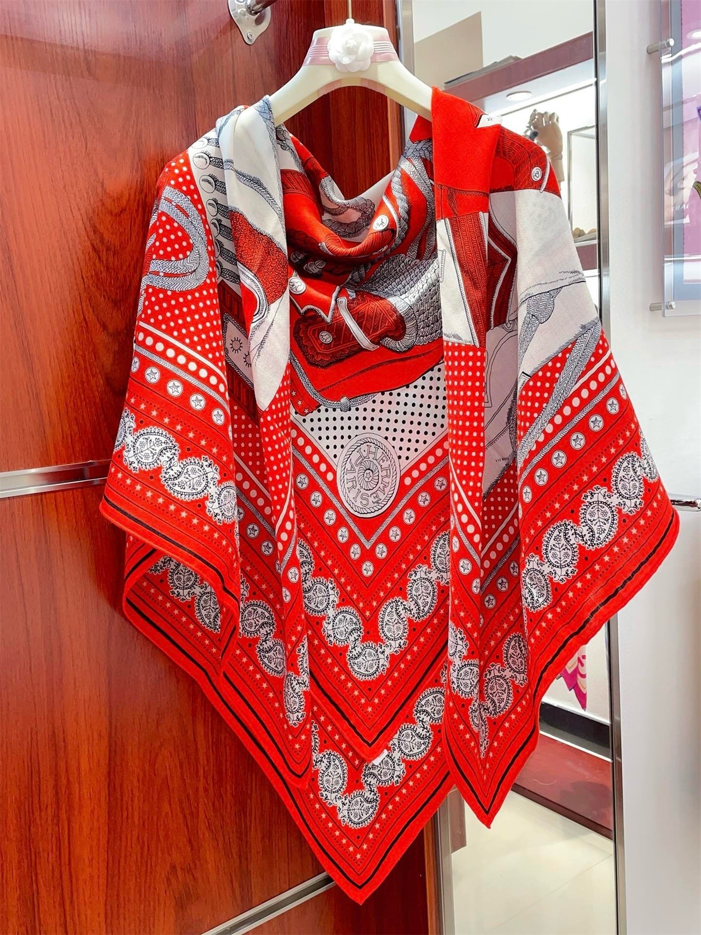 H**mes red zouaves et dragons bandana shawl 140