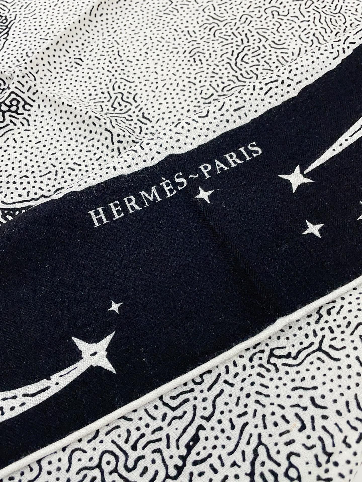 H**mes black clair de lune shawl 140
