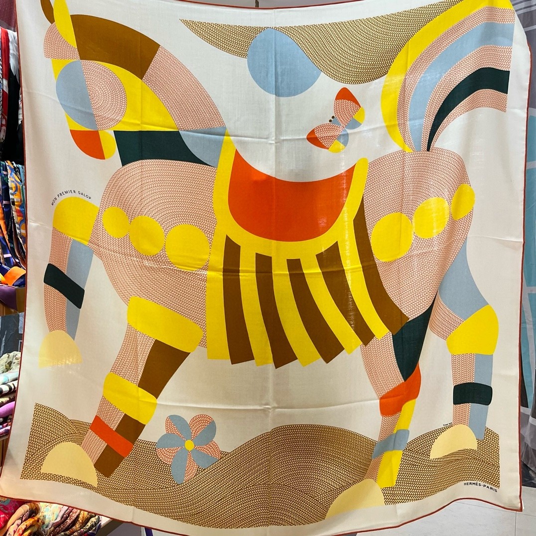H**mes beige mon premier galop shawl 140