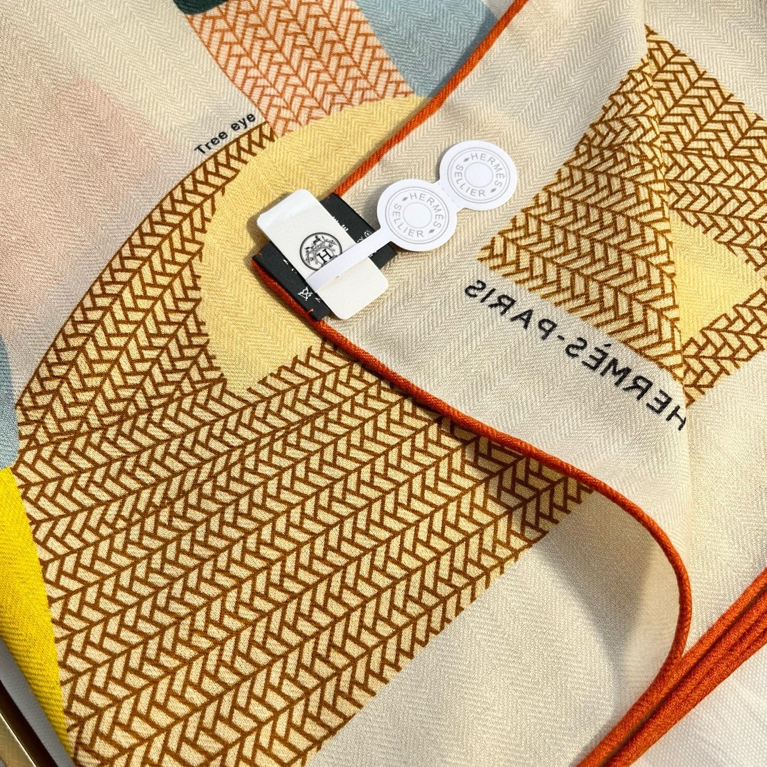 H**mes beige mon premier galop shawl 140