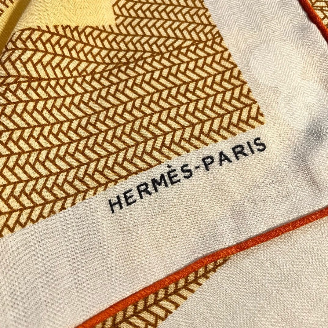 H**mes beige mon premier galop shawl 140