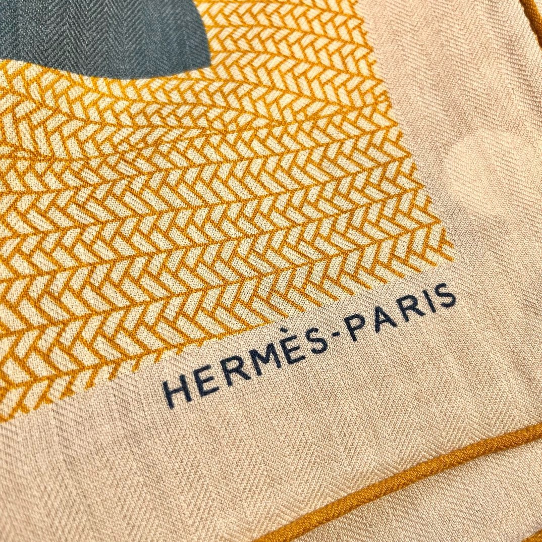 H**mes blue mon premier galop shawl 140