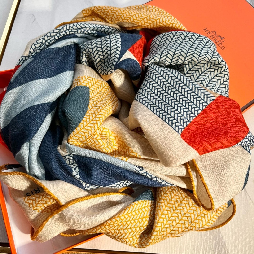 H**mes blue mon premier galop shawl 140