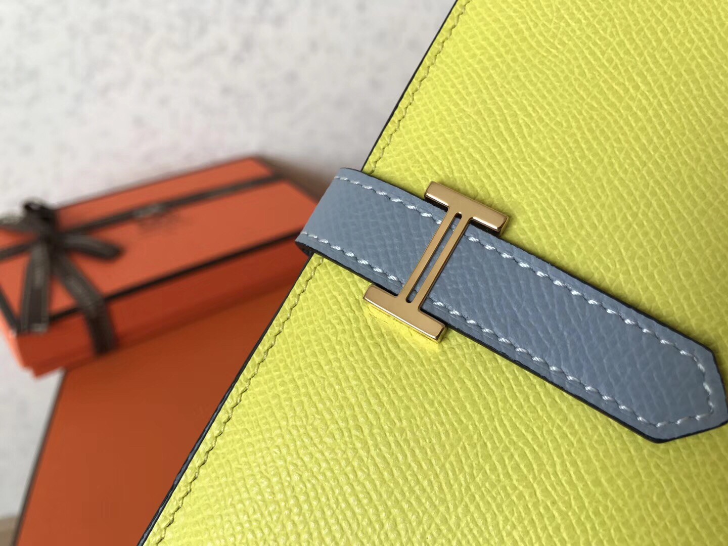 H**mes bi-color epsom bearn wallet soufre/blue lin