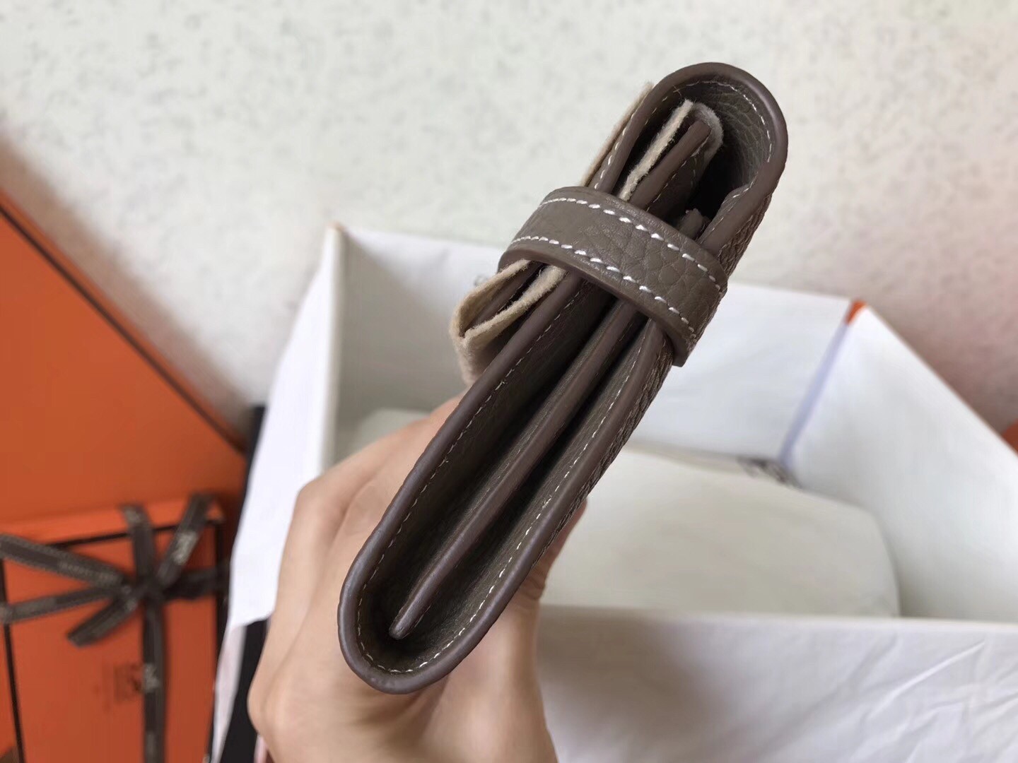 H**mes kelly classic long wallet in etoupe clemence leather