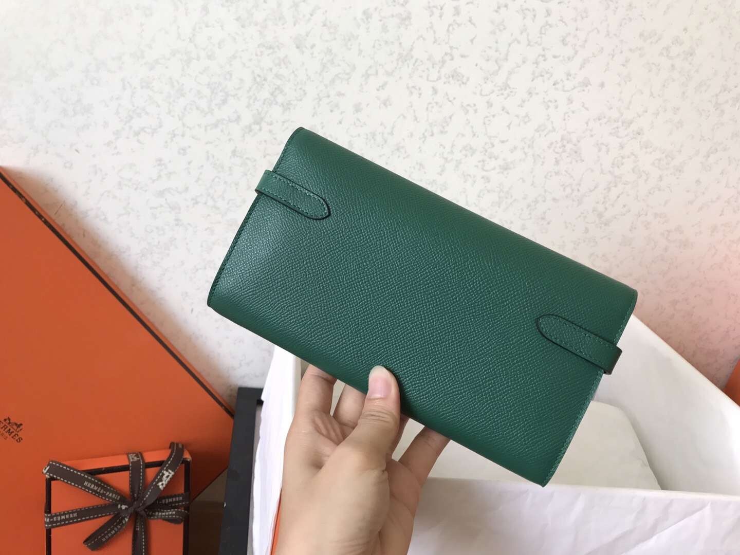 H**mes kelly classic long wallet in malachite epsom leather
