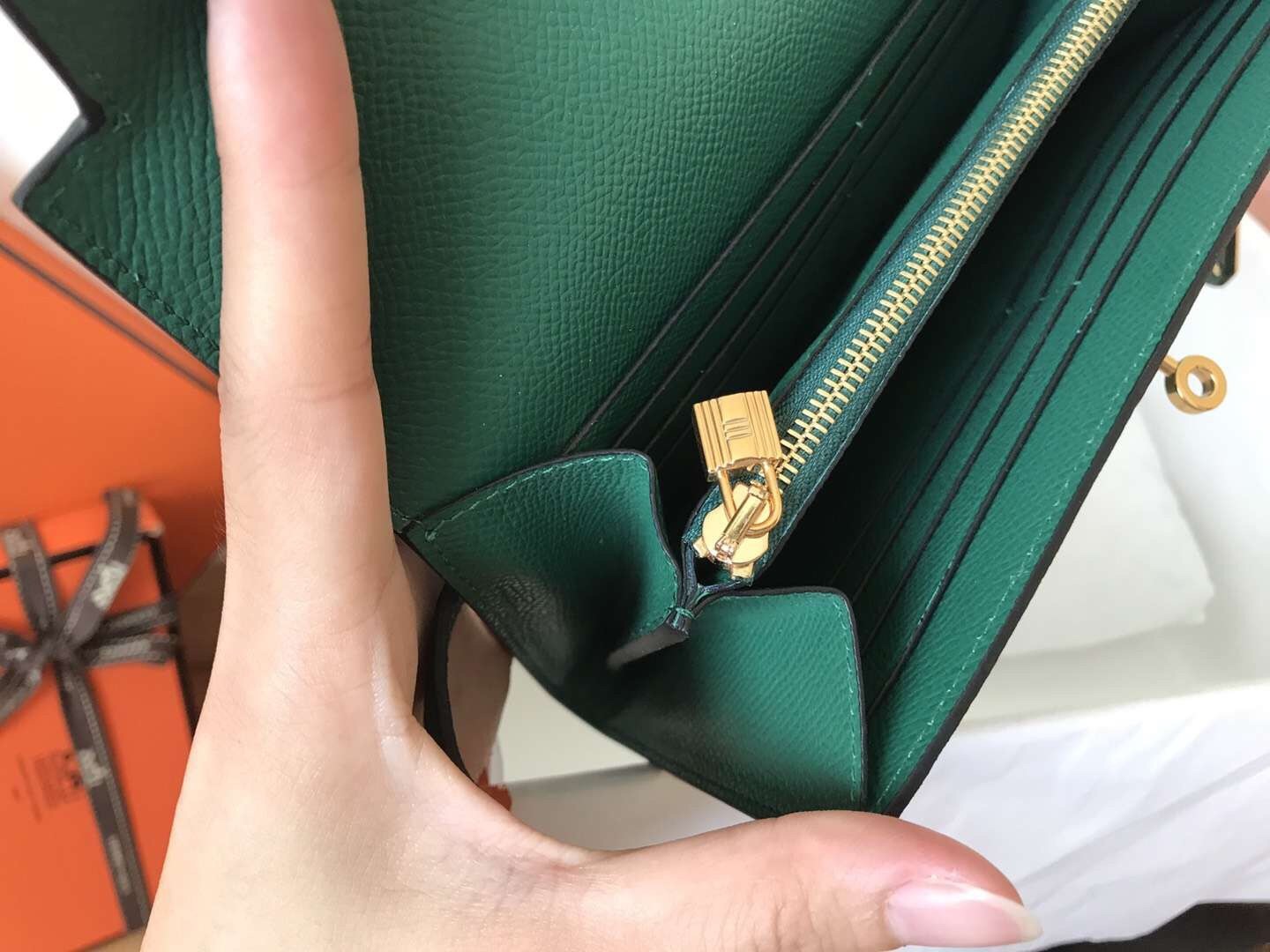 H**mes kelly classic long wallet in malachite epsom leather
