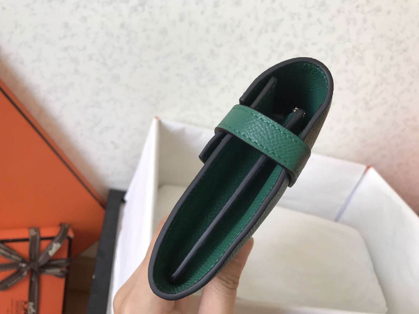 H**mes kelly classic long wallet in malachite epsom leather