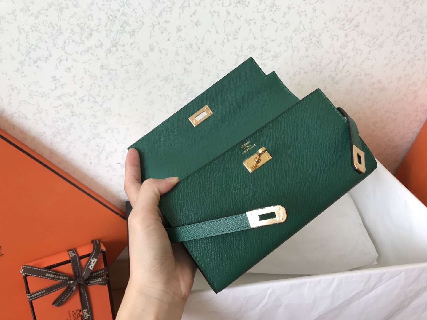 H**mes kelly classic long wallet in malachite epsom leather