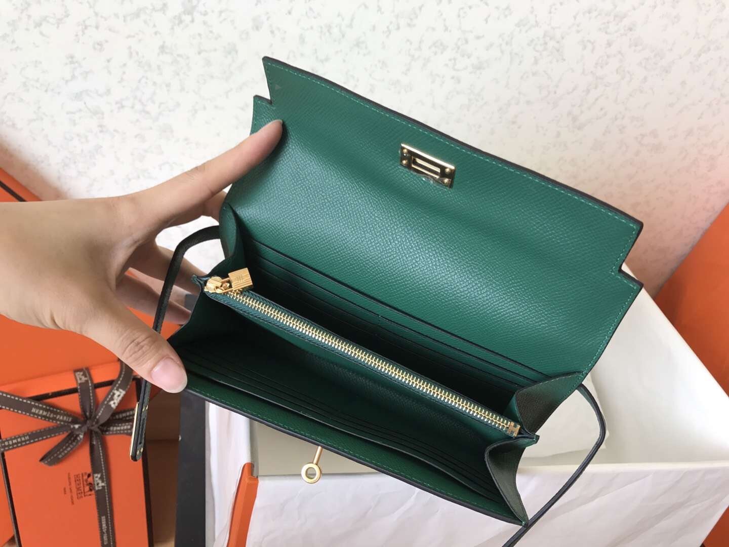 H**mes kelly classic long wallet in malachite epsom leather