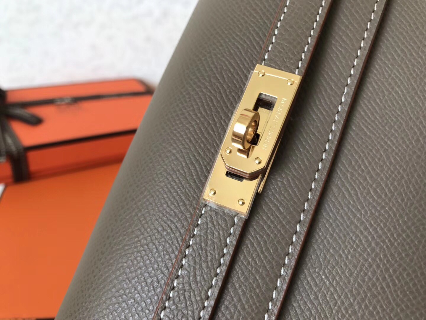 H**mes kelly classic long wallet in taupe epsom leather