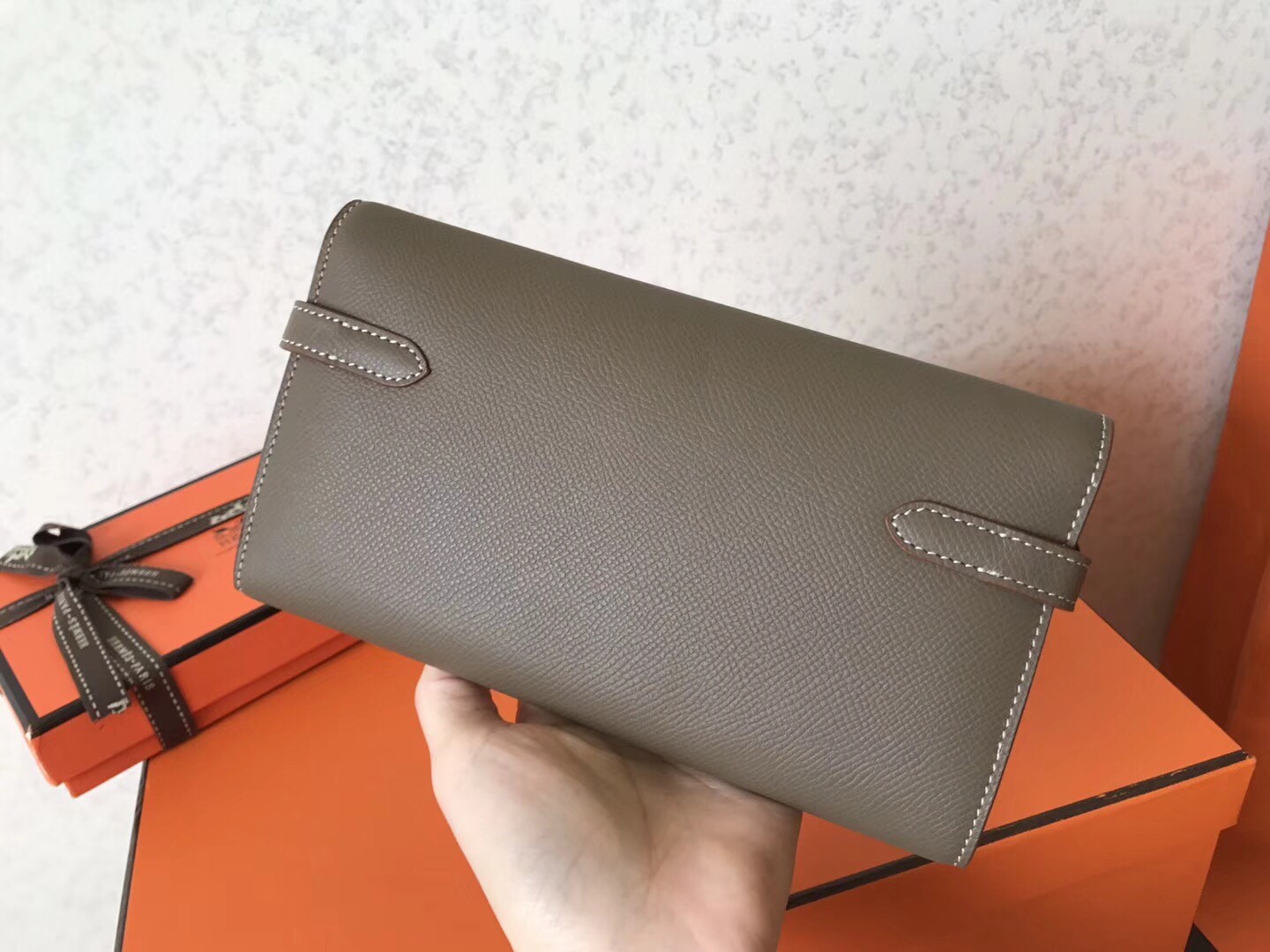 H**mes kelly classic long wallet in taupe epsom leather