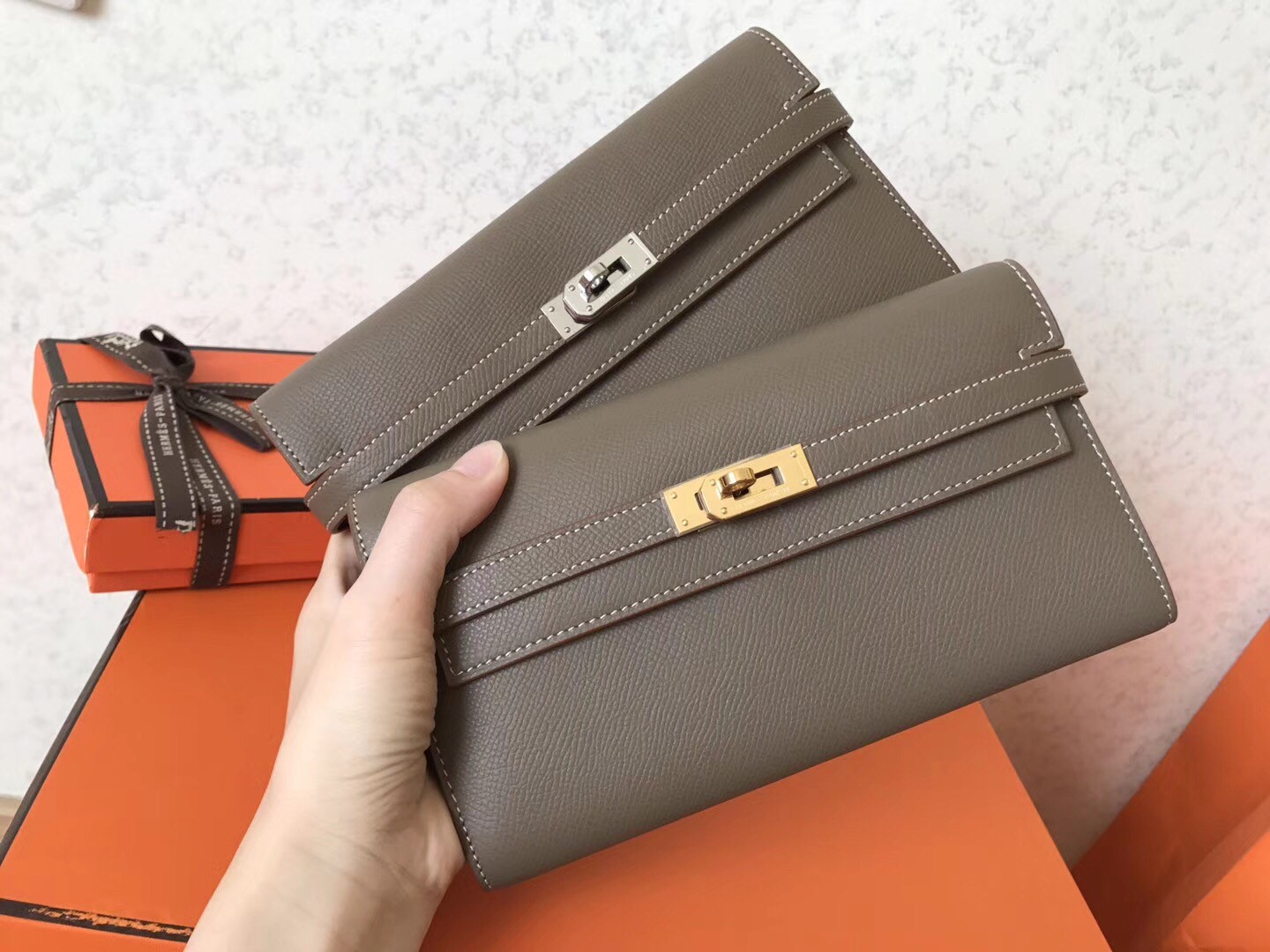 H**mes kelly classic long wallet in taupe epsom leather