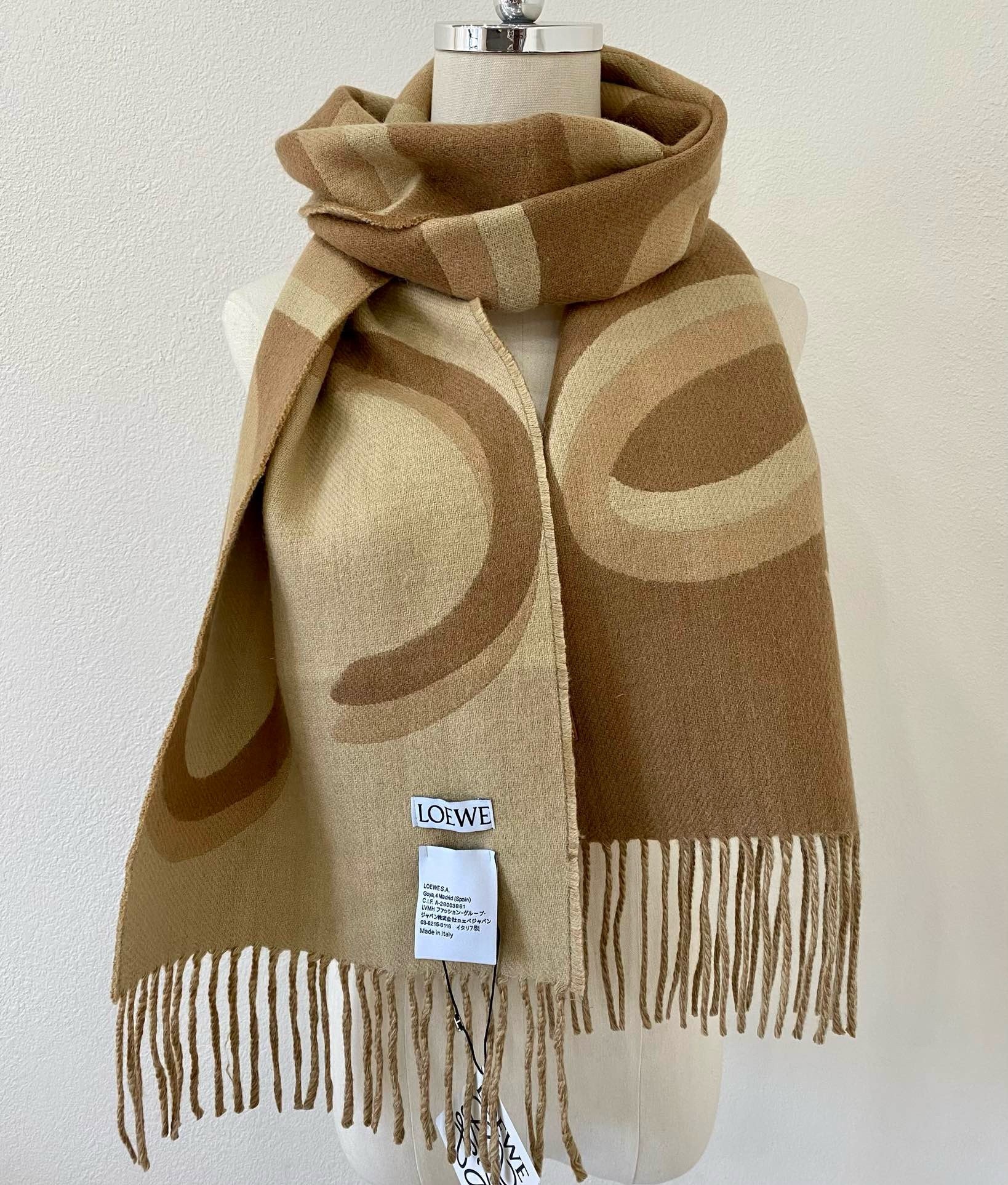 L0ew* scarf in camel wool and cashmere