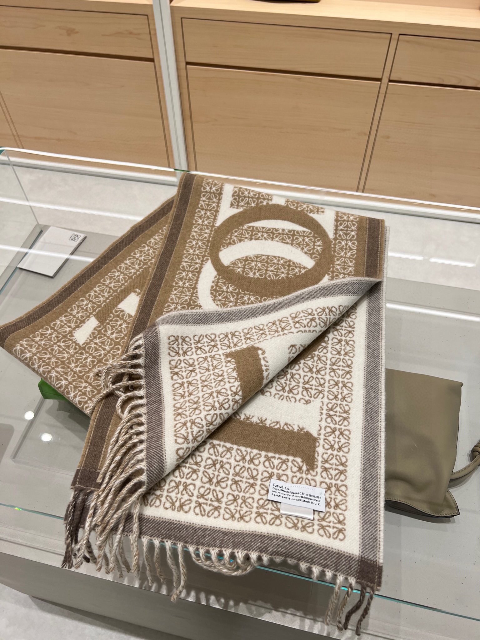 L0ew* love scarf in beige wool and cashmere