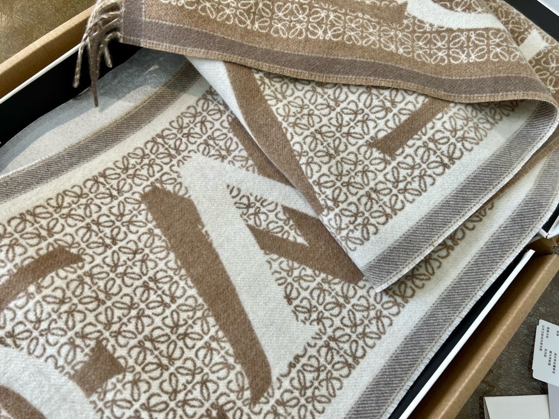 L0ew* love scarf in beige wool and cashmere