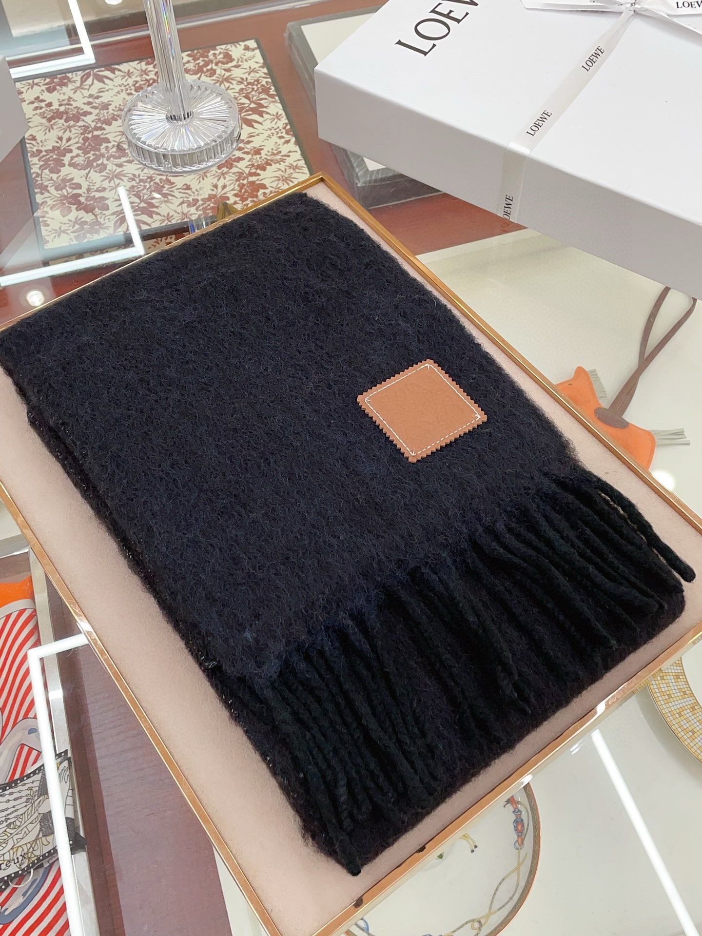 L0ew* scarf in black mohair and wool