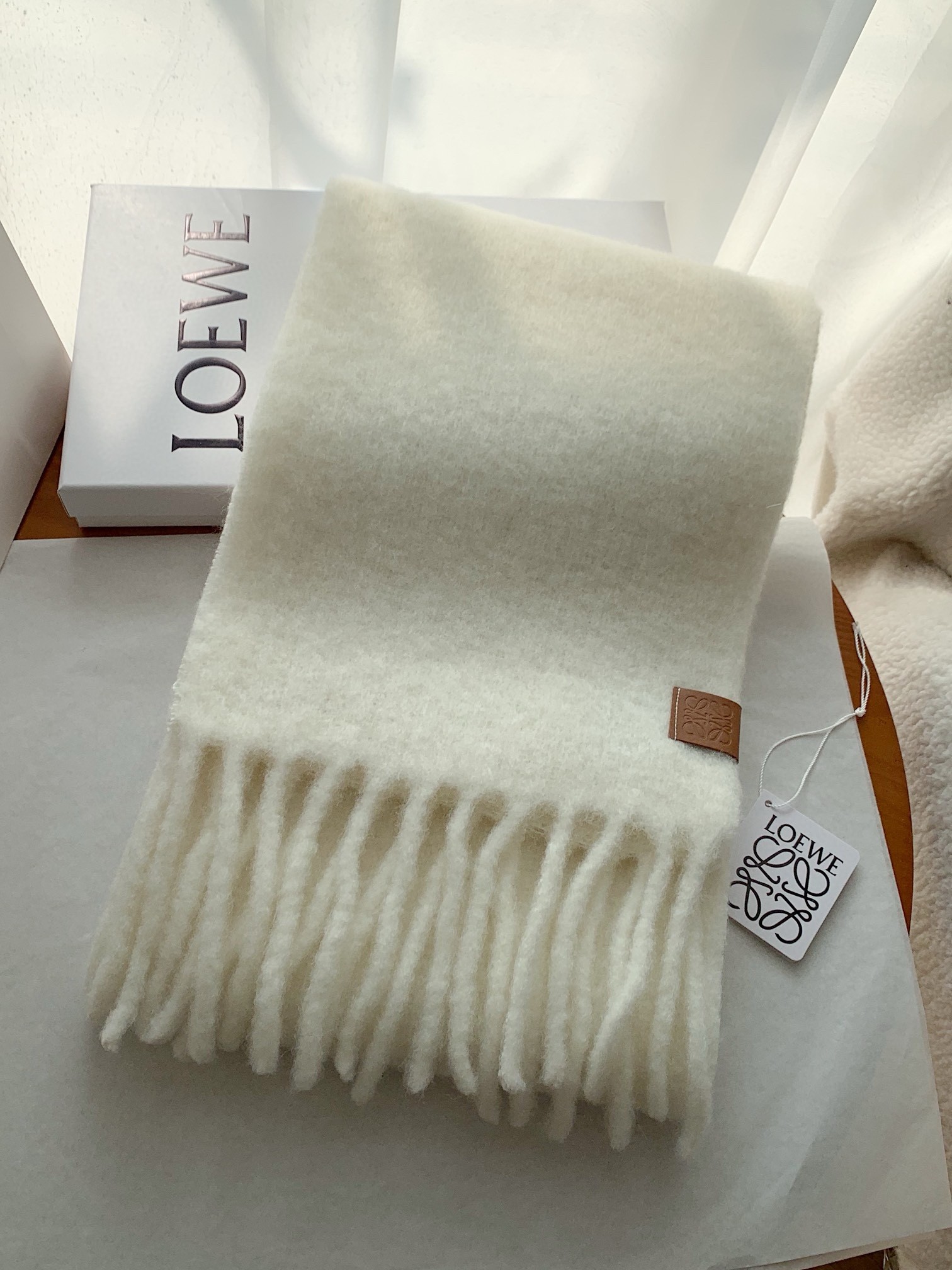 L0ew* scarf in white mohair and wool