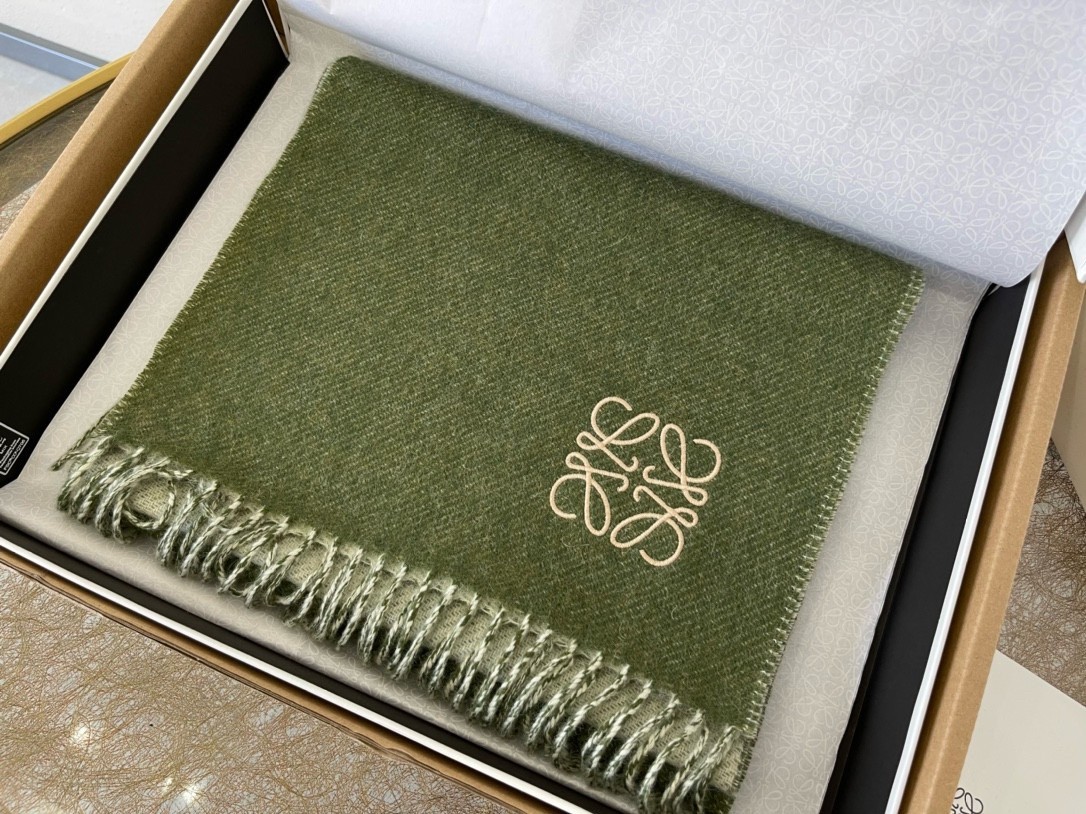 L0ew* window scarf in green/beige wool and cashmere
