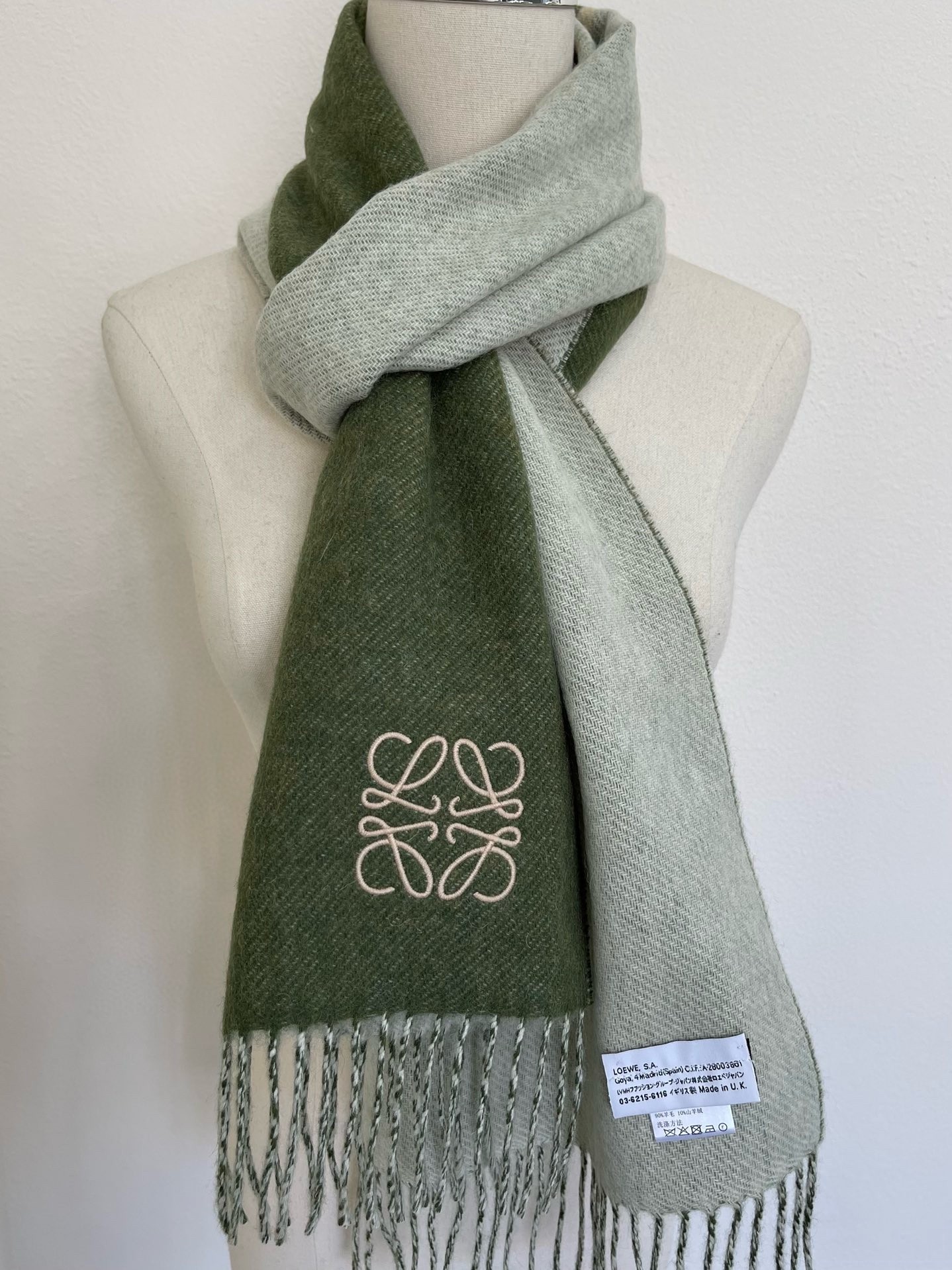 L0ew* window scarf in green/beige wool and cashmere