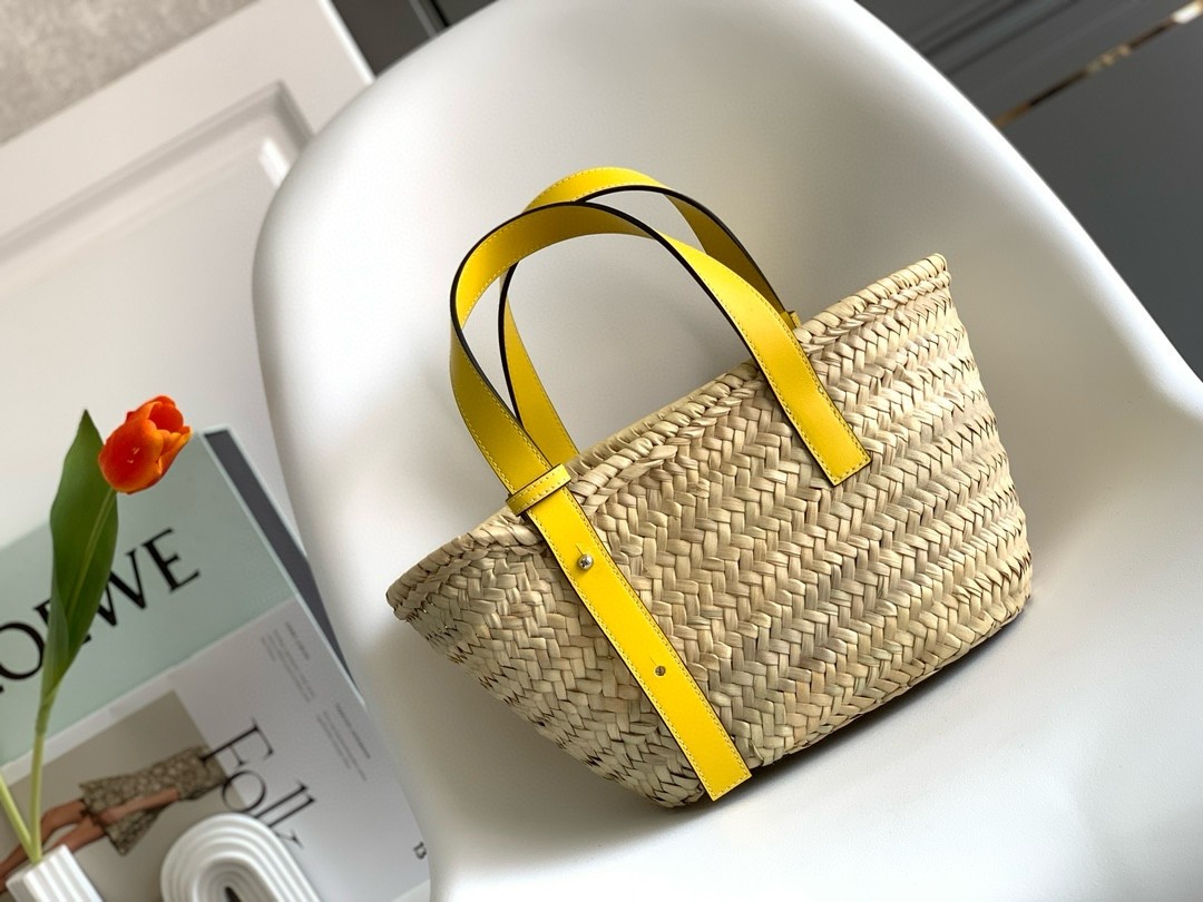 L0ew* small basket bag in raffia and yellow calfskin