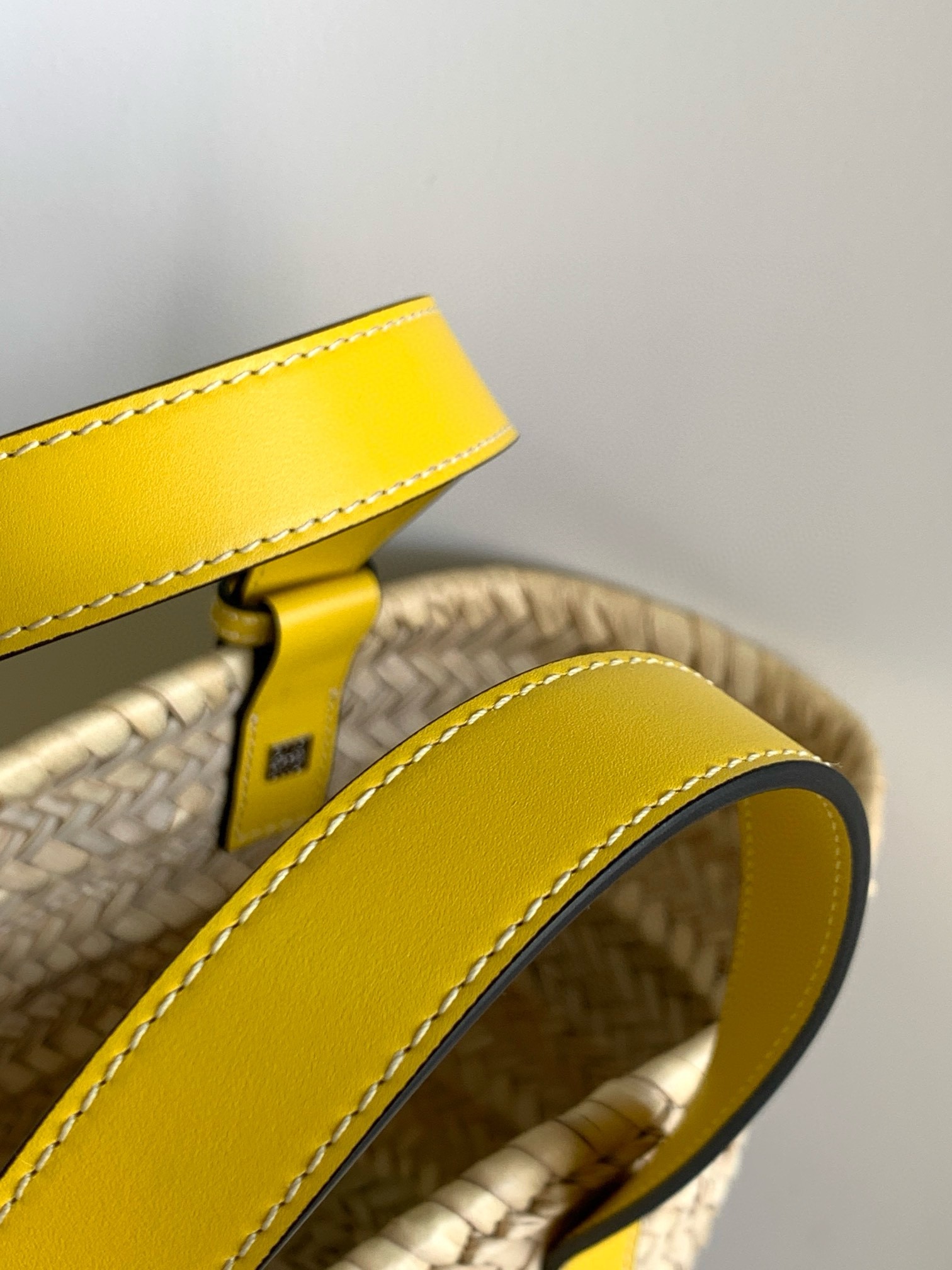 L0ew* small basket bag in raffia and yellow calfskin
