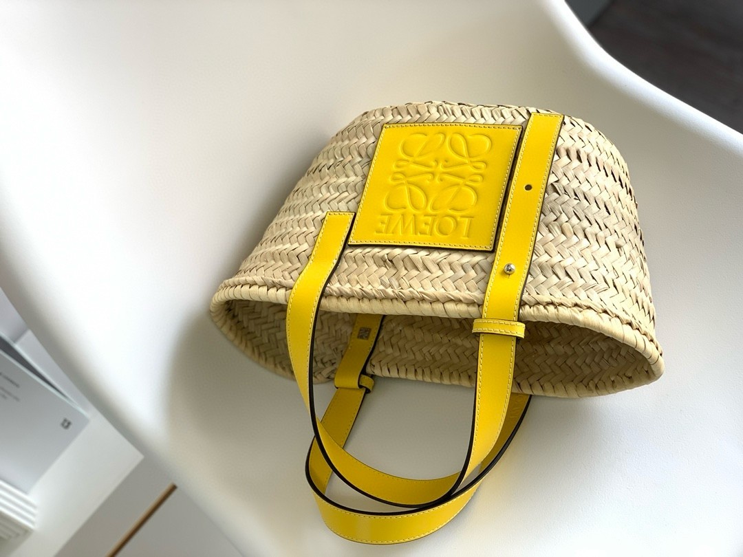 L0ew* small basket bag in raffia and yellow calfskin