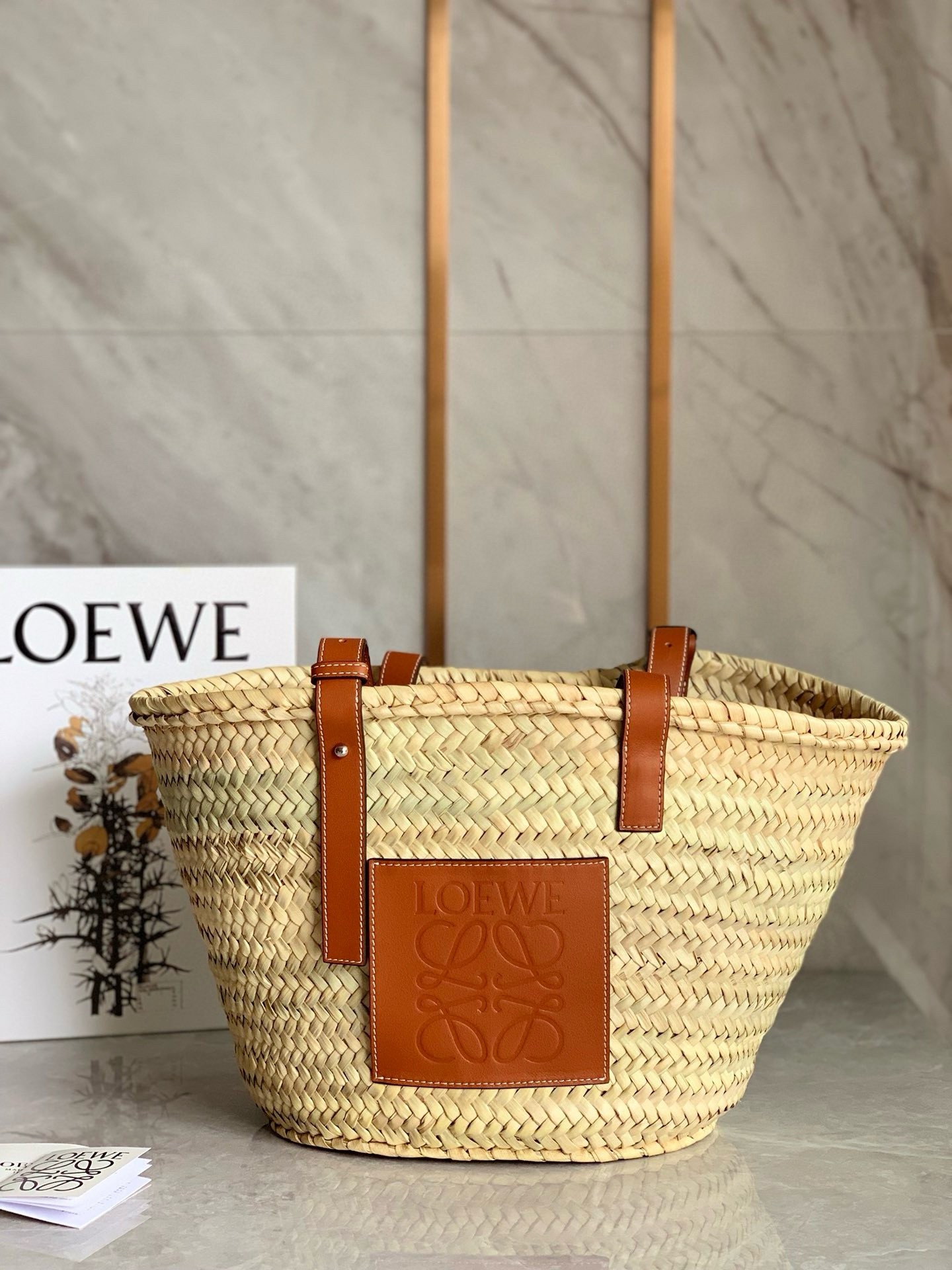 L0ew* medium basket bag in raffia and brown calfskin