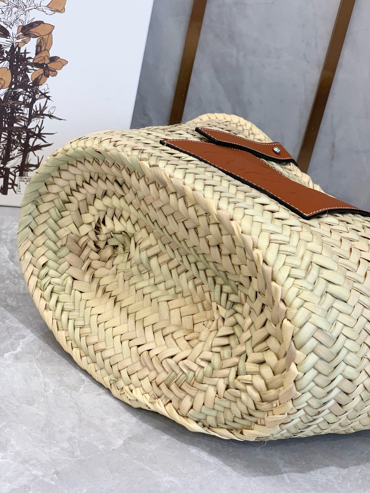 L0ew* medium basket bag in raffia and brown calfskin