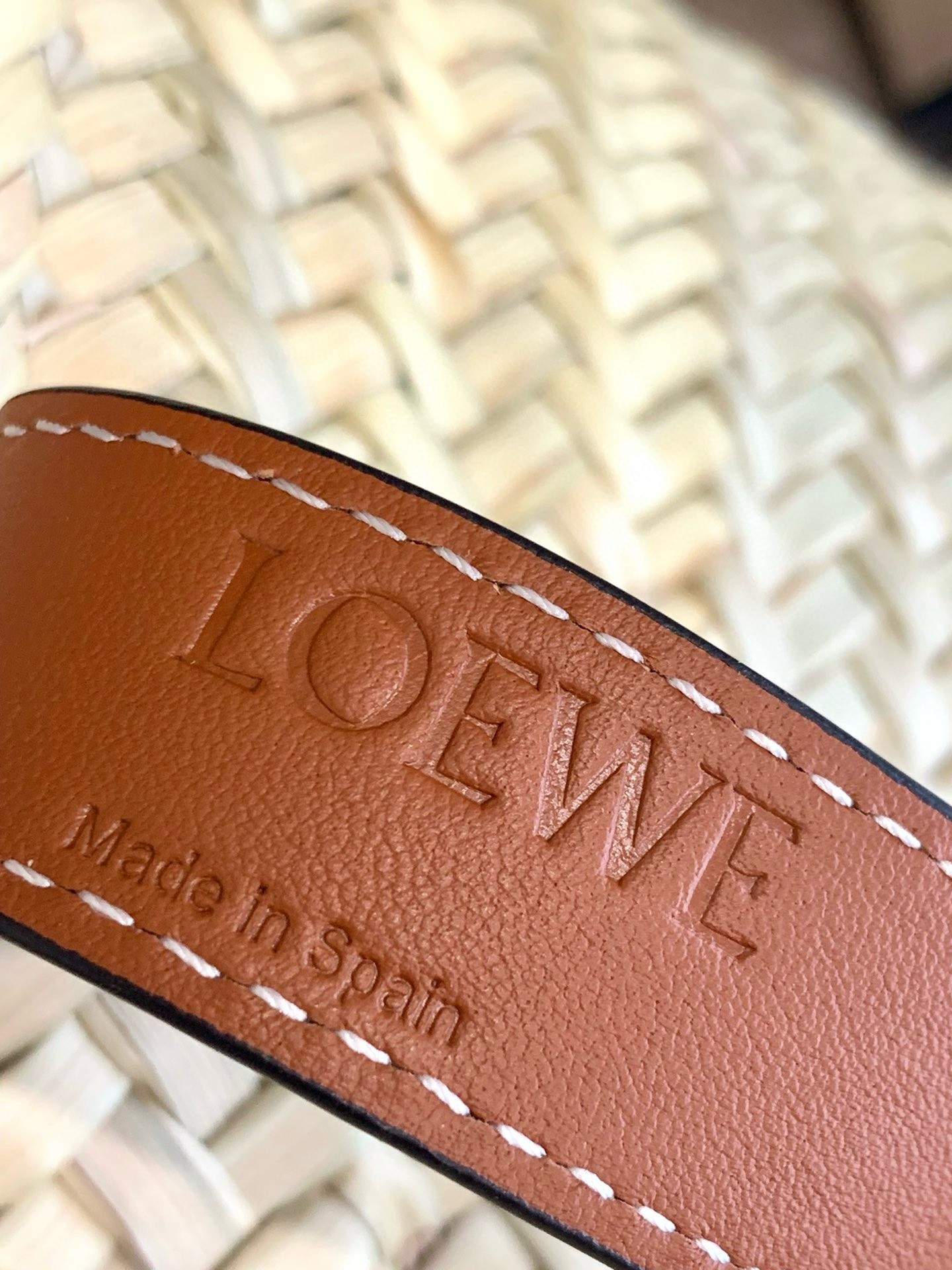 L0ew* medium basket bag in raffia and brown calfskin